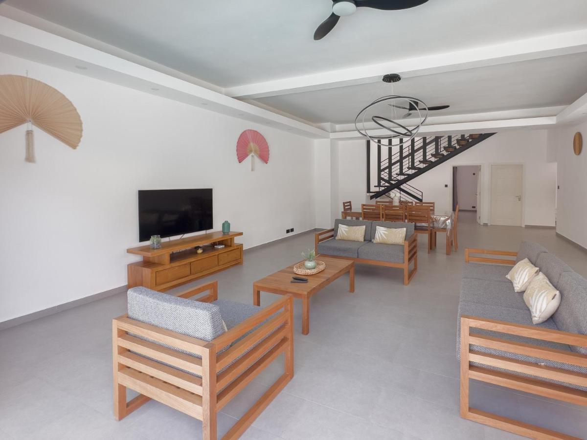 Spacious 4 Bedrooms Villa With Infinity Pool Grand Baie Exterior photo