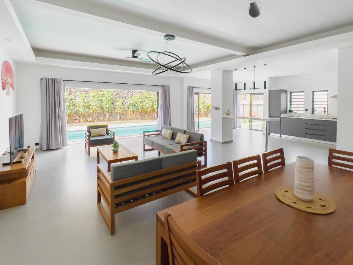 Spacious 4 Bedrooms Villa With Infinity Pool Grand Baie Exterior photo