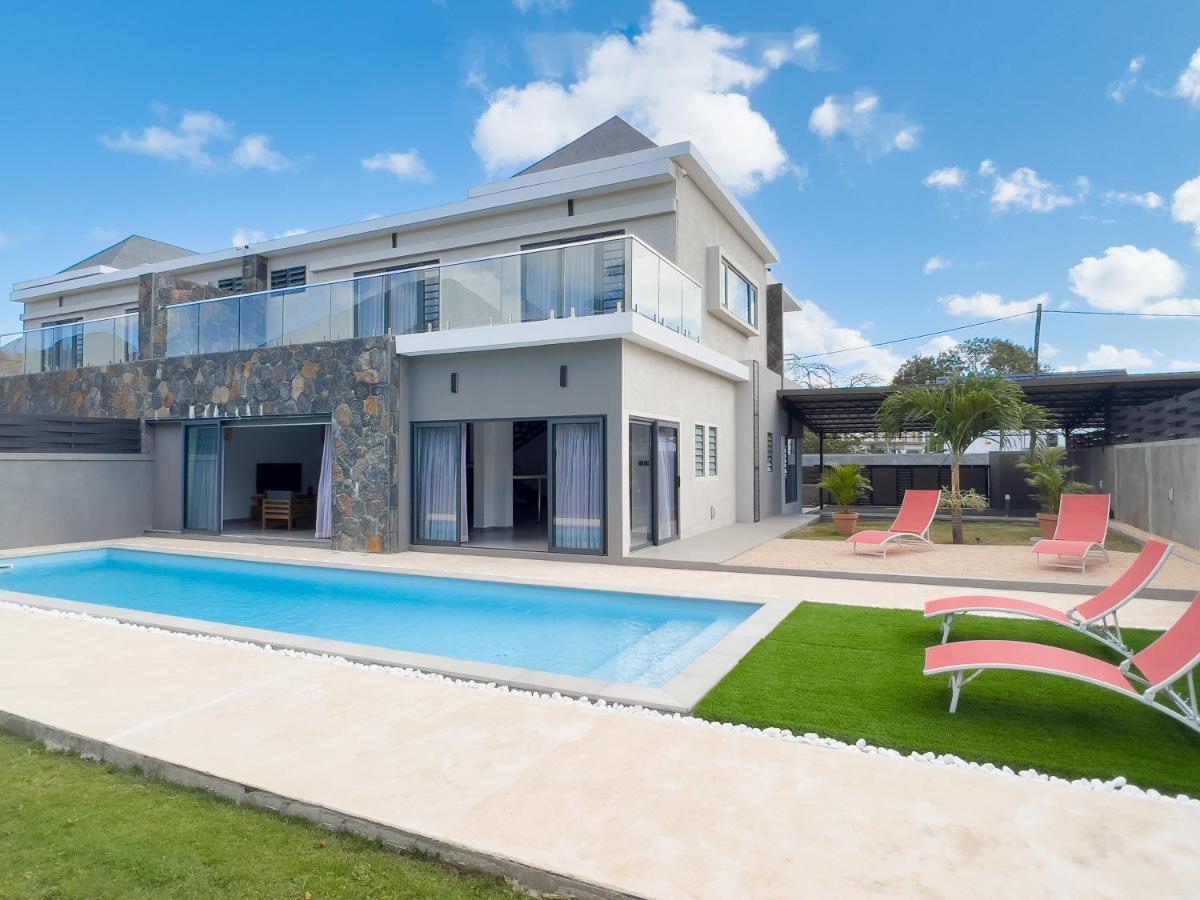 Spacious 4 Bedrooms Villa With Infinity Pool Grand Baie Exterior photo