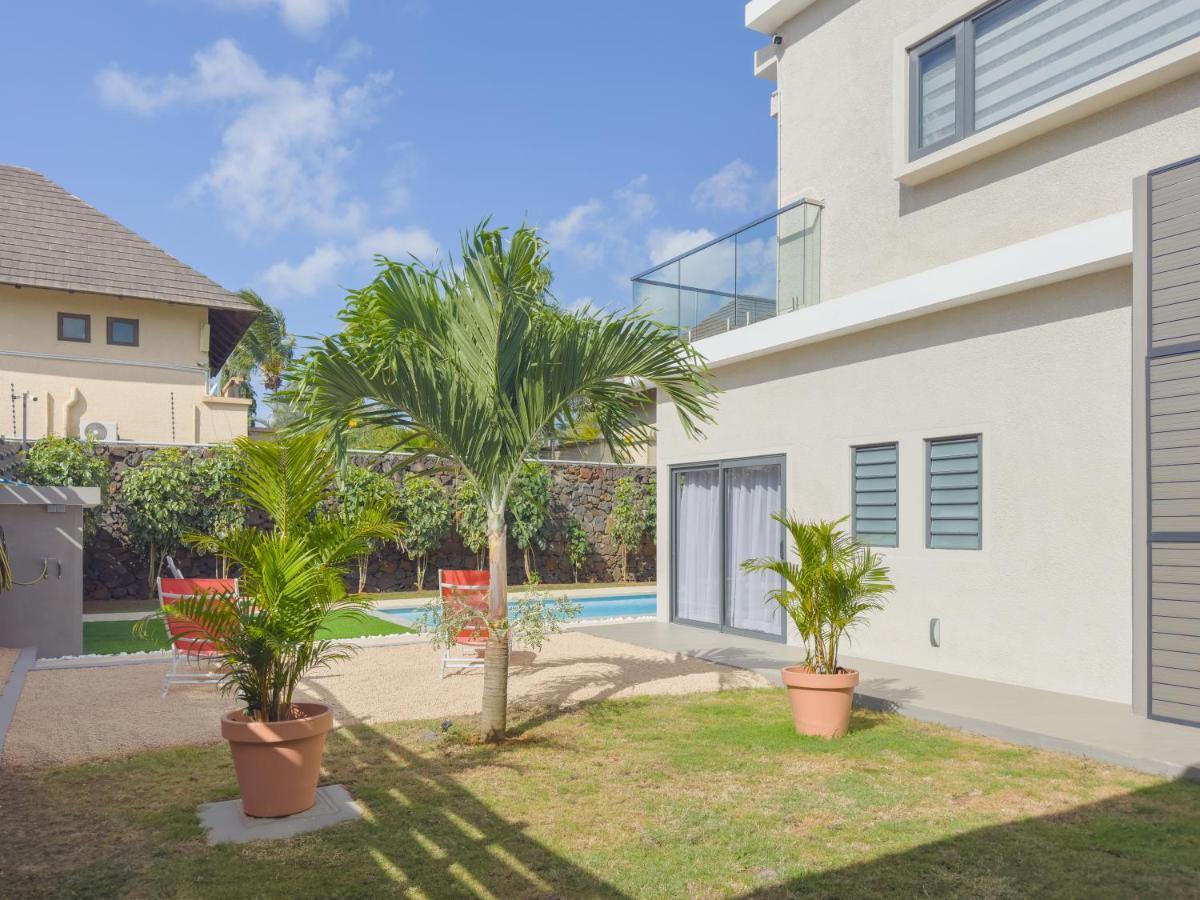 Spacious 4 Bedrooms Villa With Infinity Pool Grand Baie Exterior photo